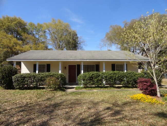 Building Photo - 3 BR 2 Ba home in Fairhope