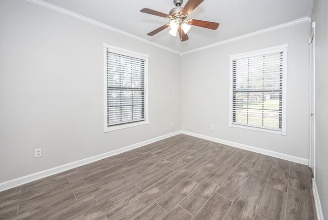 Building Photo - Adorable Updated Cottage in Pascagoula