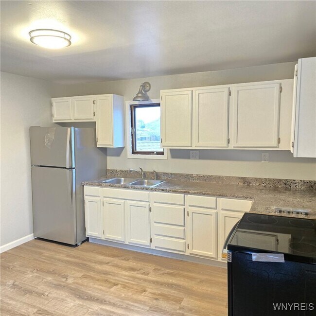 Building Photo - 3218 North Ave