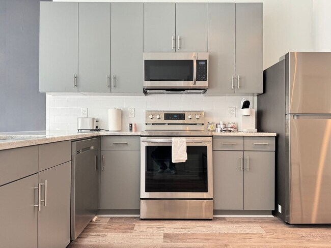 Building Photo - 525 Parkway Dr NE