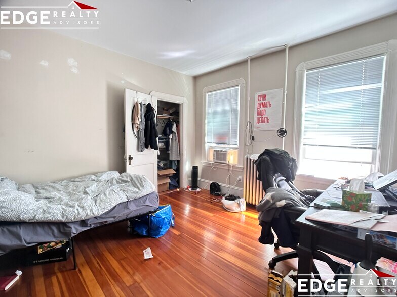 Building Photo - 64 Mapleton St