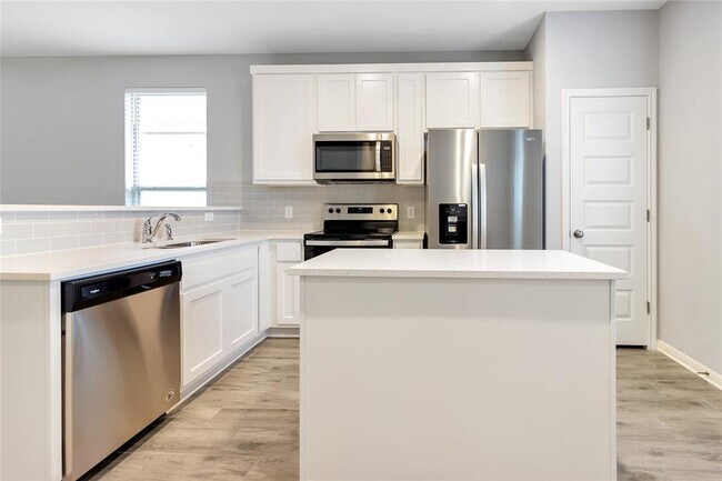 Building Photo - 141 Quiet Man Dr