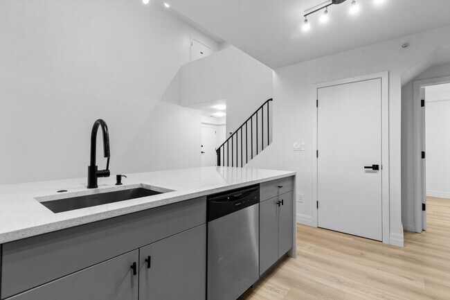 Building Photo - 41 N Main St