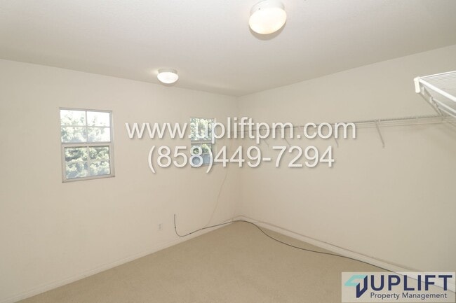 Building Photo - 4 bedroom 2.5 bathroom home in Chula Vista...