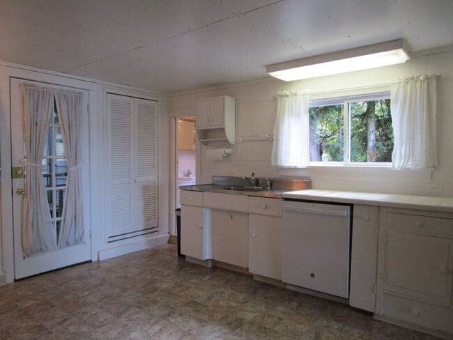 Building Photo - Waterfront Cottage in Gig Harbor