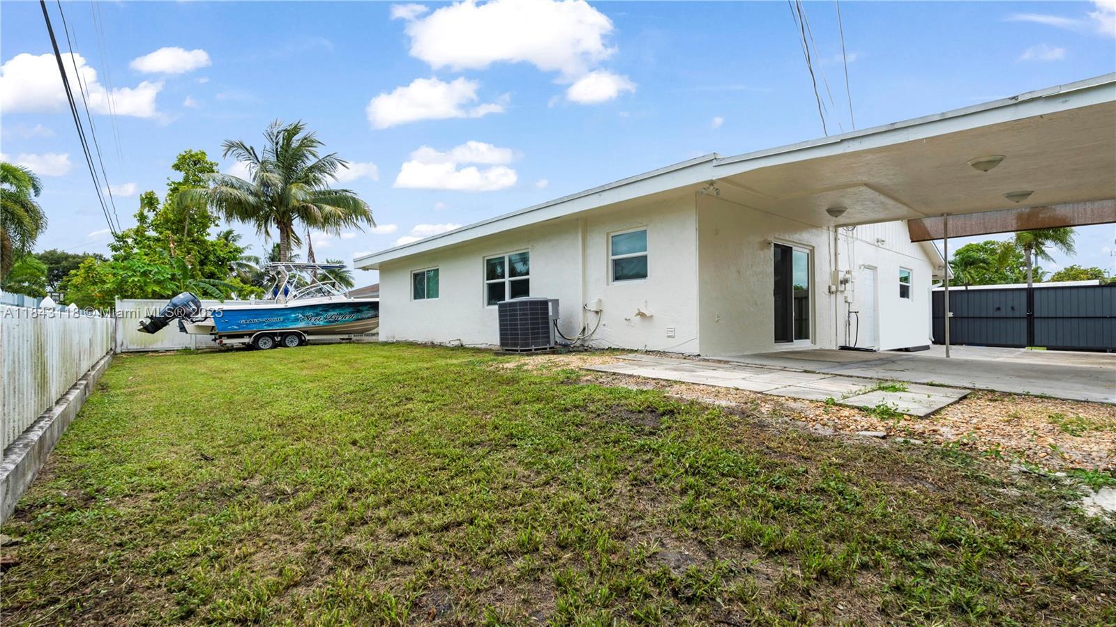 Building Photo - 1831 SW 98th Ter