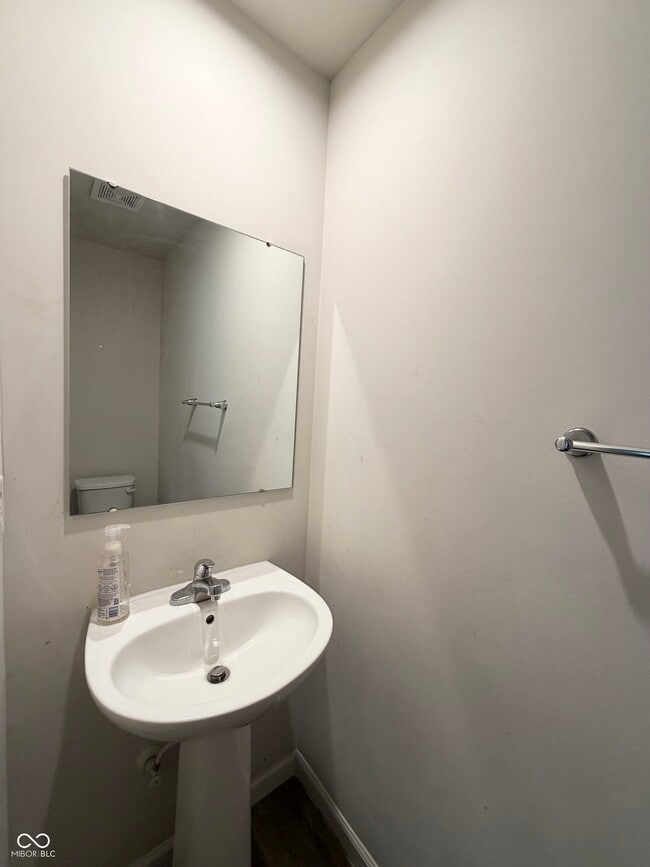 Building Photo - 2637 Spurlock Ln