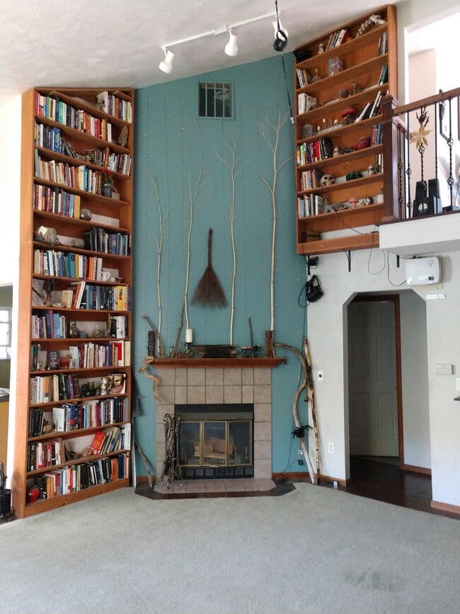 Primary Photo - 2325 Redwood Ave
