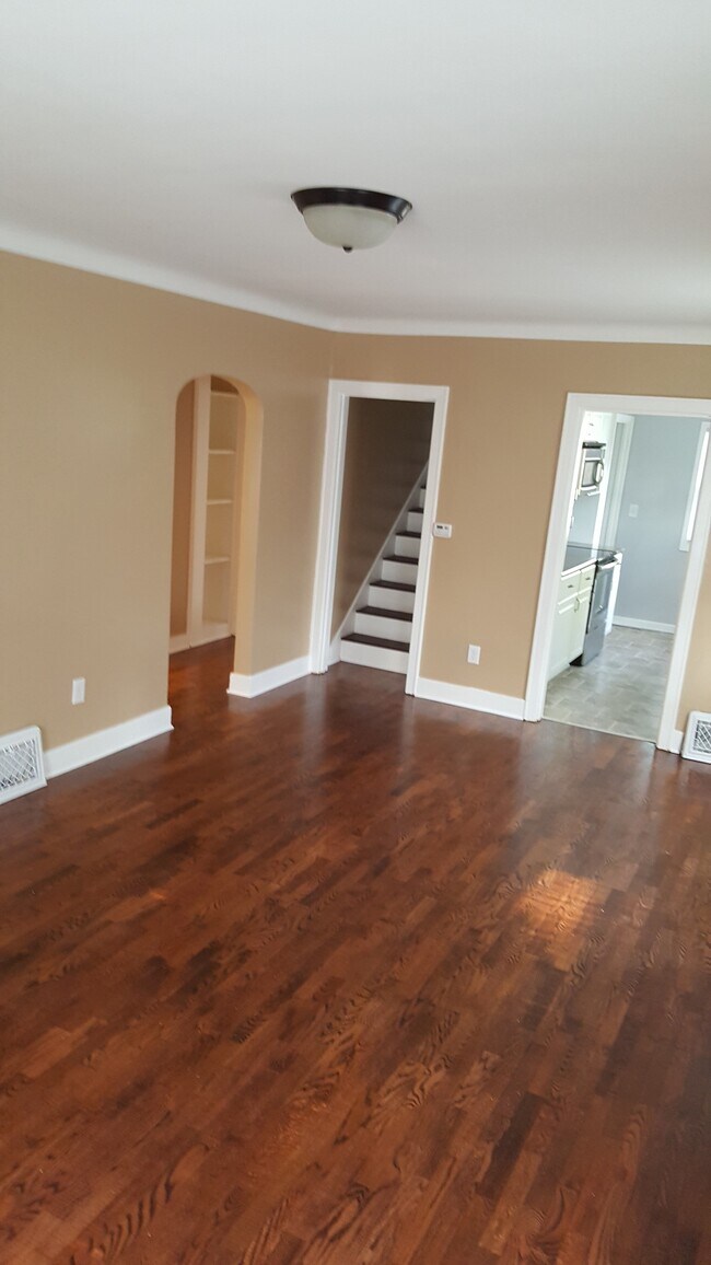 Building Photo - 710 Mahlon St