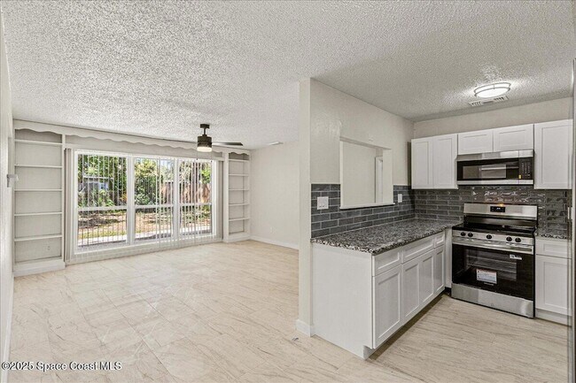 Building Photo - 1104 Azalea Ln