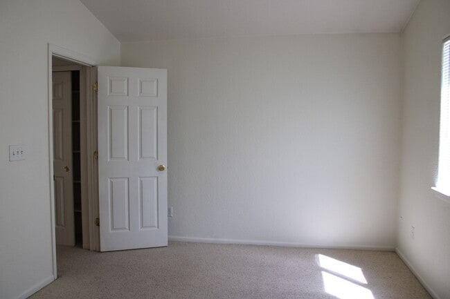 Building Photo - 3 Bedrooms, 2.5 Baths & a Layout Designed for Living