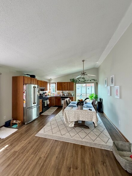 Kitchen - 127 Brown St