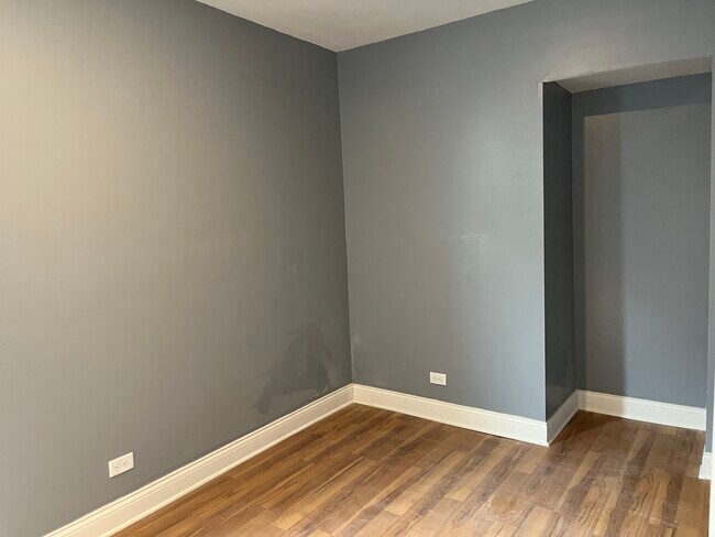 Building Photo - 648 W 60th St