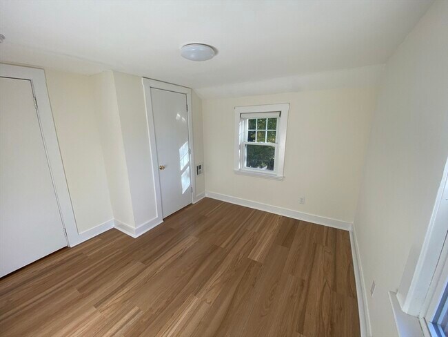 Building Photo - 16 Stonecleve Rd