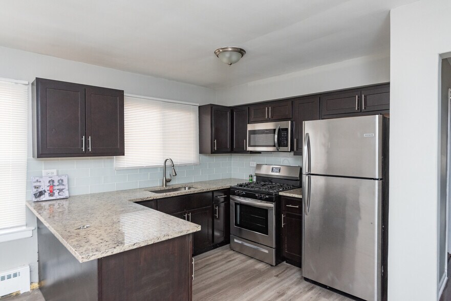 Building Photo - 3058 N Kostner Ave