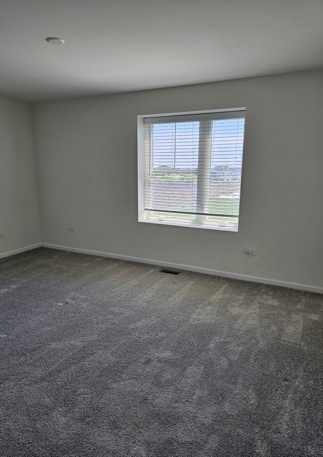 Building Photo - 858 Finley Dr