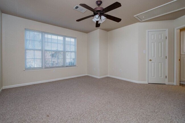 Building Photo - *Coming Available in October* Pride of ownership shines in this convenient Midtown, 2 BR & 2.5 BA...