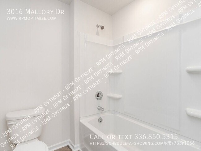 Building Photo - 3016 Mallory Dr