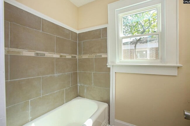 Building Photo - Charming 3-Bedroom Home in the Heart of Rosewood – Available July 2026!