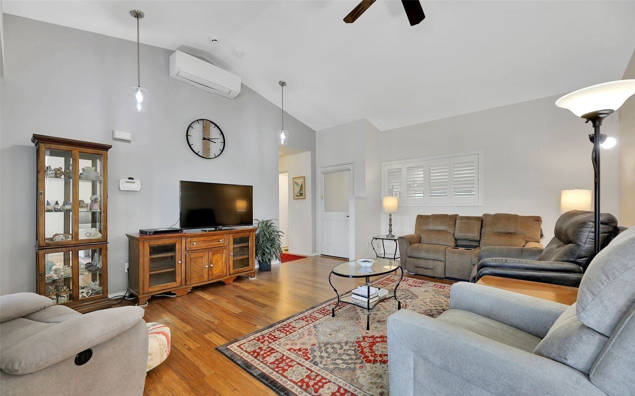 Building Photo - 1486 SE Camano Dr