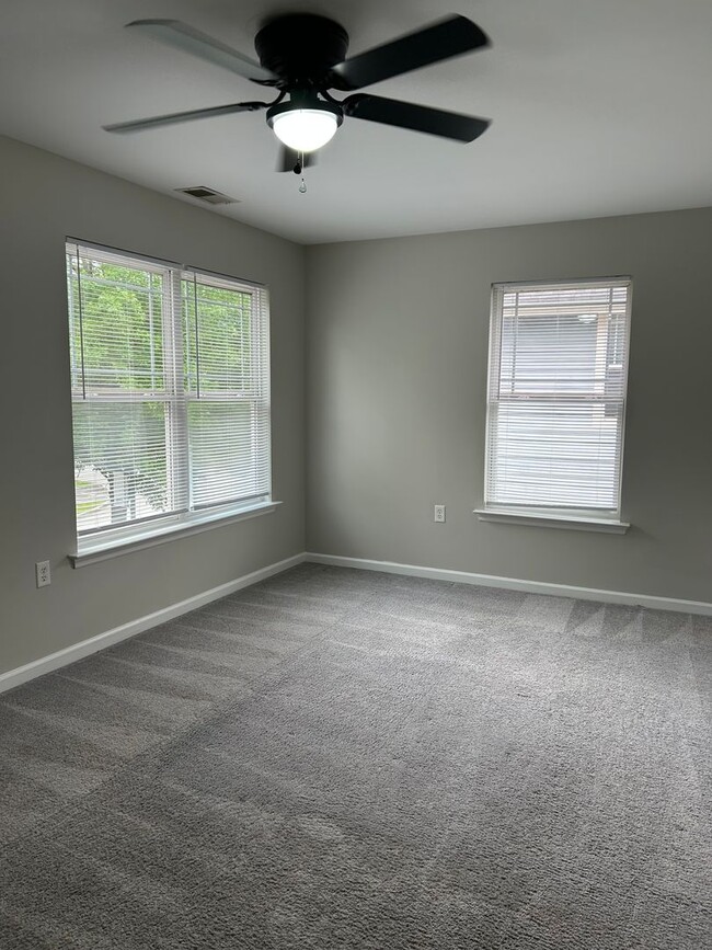 Building Photo - 3 Bed | Bonus Room | 2.5 Bath | Detached C...