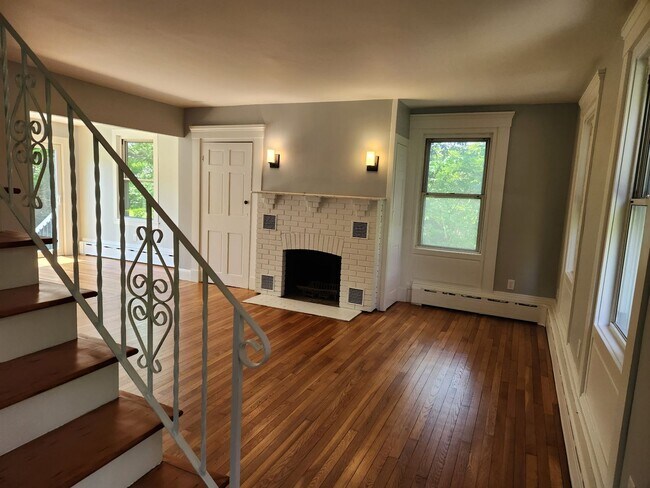 Building Photo - 148 Russells Mills Rd