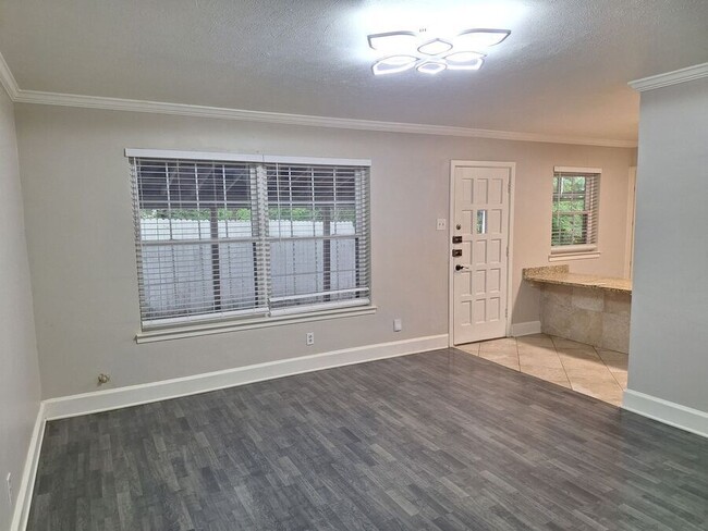 Building Photo - 8430 Birchcroft Dr