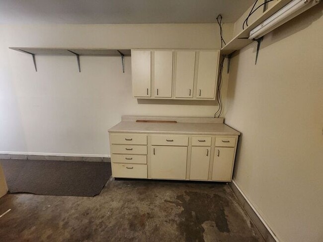 Building Photo - Move In By February 28th - Pay ONLY A $500 Deposit!!