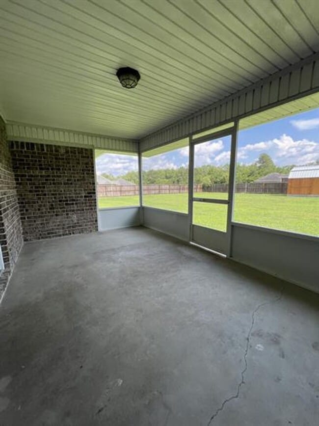 Building Photo - 4 bedroom beautiful home available August 14!!