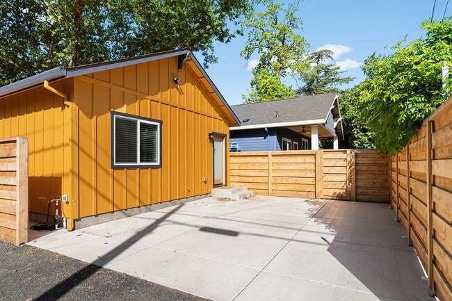 Building Photo - Luxury New Build | Walk to Downtown | Granite, Cherry Wood & High-End Finishes | Whole Home Water...