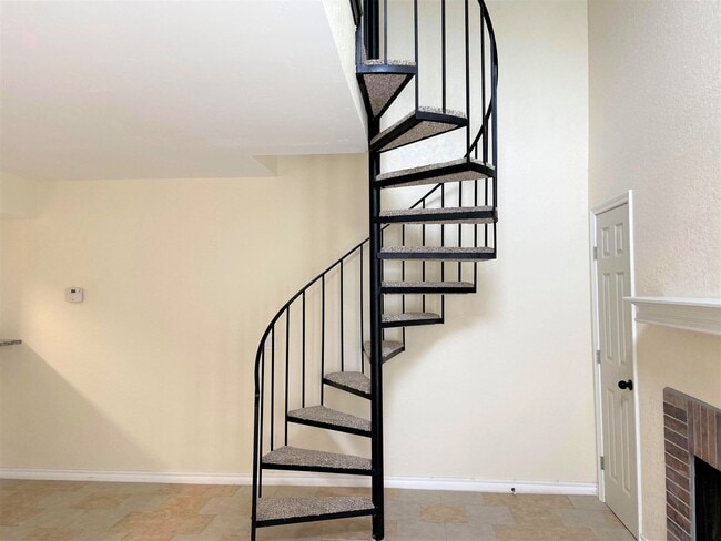 Building Photo - 11530 N May Ave