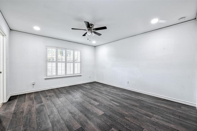 Building Photo - 5319 S Braeswood Blvd