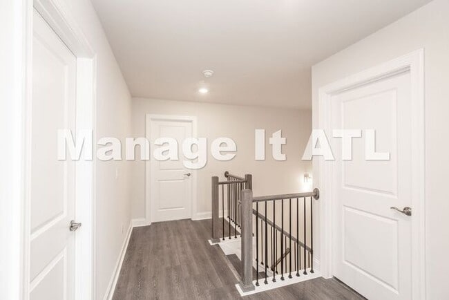 Building Photo - 4 Bedroom Townhome in Chamblee