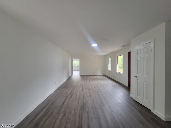 Building Photo - 59 Mendham Ave