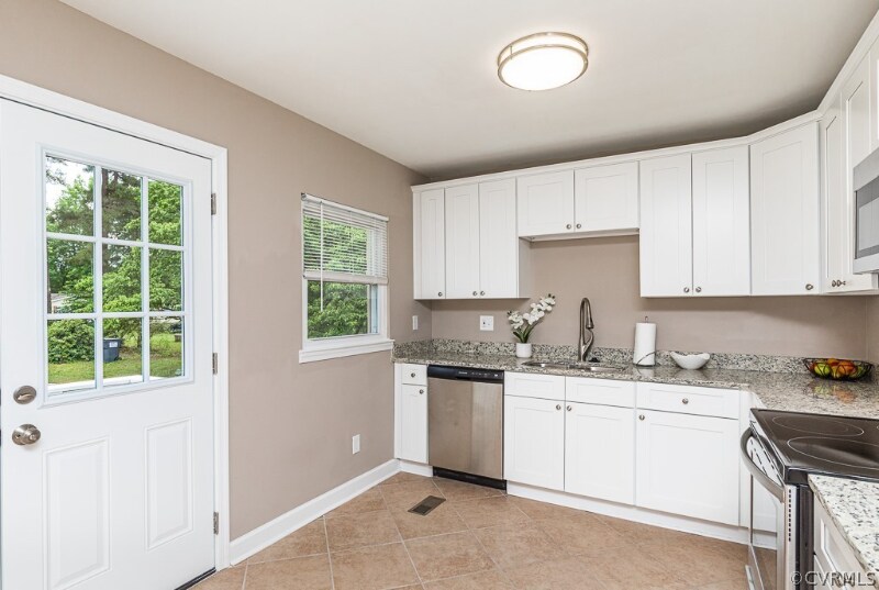 Building Photo - 5215 Ruffin Rd