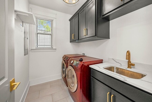 Building Photo - Luxury Living Just Minutes from Downtown Nashville