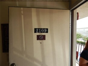Building Photo - 7900 S Orange Blossom Trail