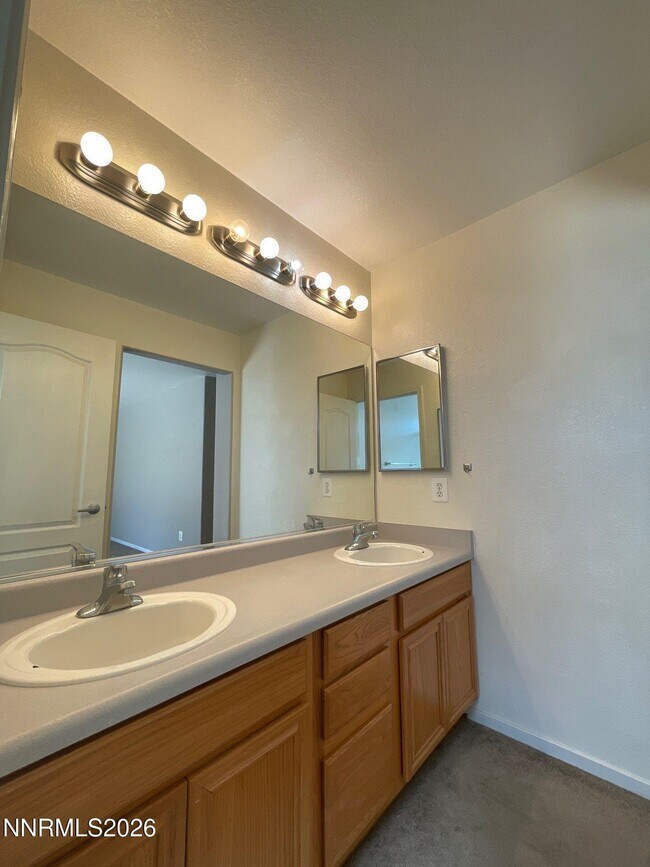 Building Photo - 17825 Fairfax Ct