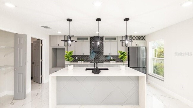 Building Photo - 1414 E Harding St