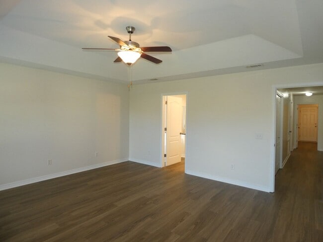 Building Photo - Spacious 4 Bed/3 Bath - Tanglewood
