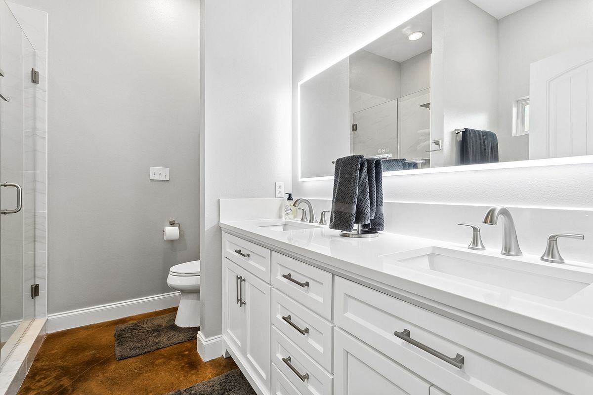 Building Photo - 1605 Labarre St