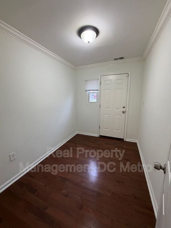 Building Photo - 405 Valley Ave SE