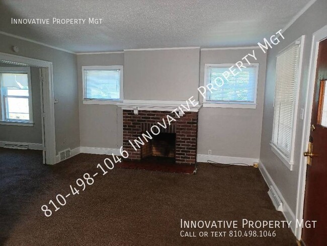 Building Photo - Large 3-4 bedroom home with closed in porch.