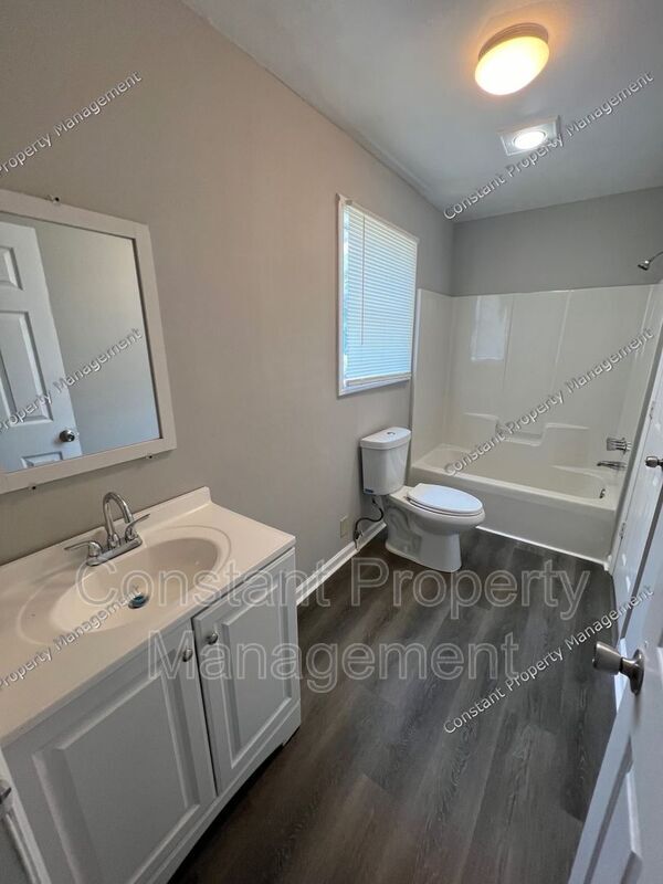 Building Photo - 495 Pittman St