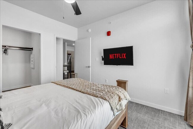 Building Photo - 5100 W Park Ave