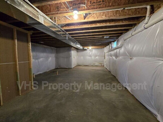 Building Photo - 609 Clover Ln