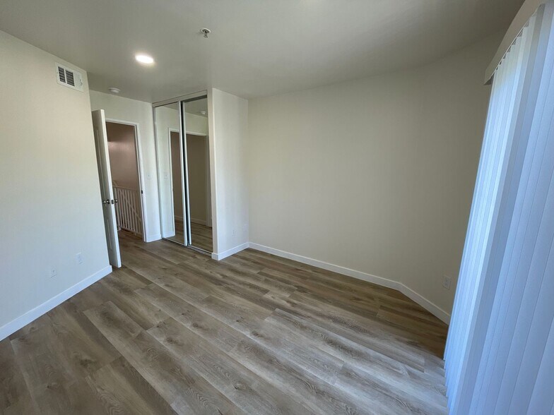 Building Photo - 7323 Winnetka Ave