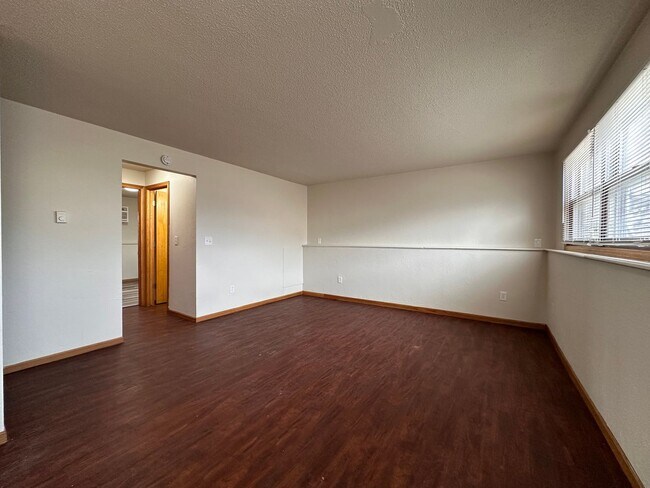 Building Photo - Regal Landing IIII