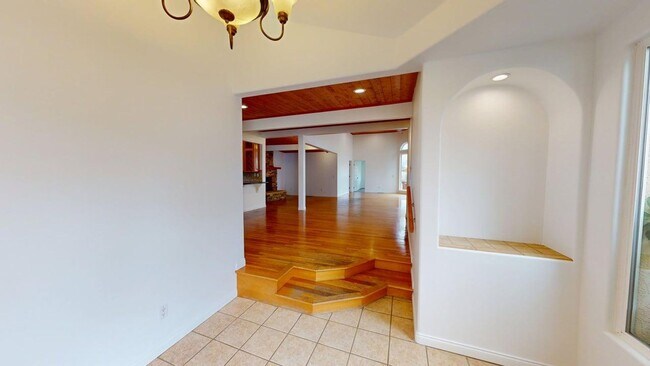 Building Photo - Spacious 4 Bed 3 Bath Home Available for L...
