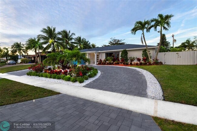 Building Photo - 3255 Lakeview Blvd